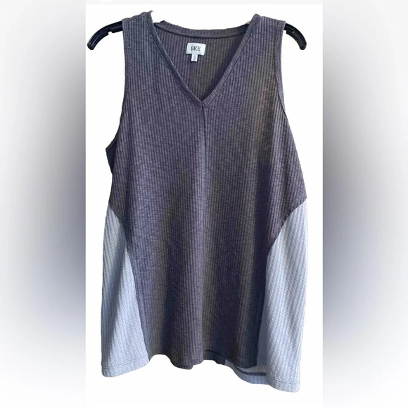 BKE Buckle Gray Two Toned Waffle Tank Top V-Neck Womens Large Great condition - Picture 2 of 8